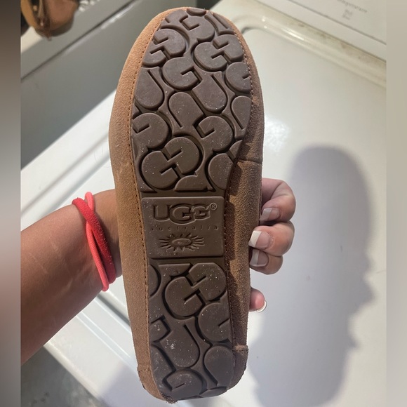 Ugg moccasins in size 6, only worn once! 💘 - Picture 3 of 4